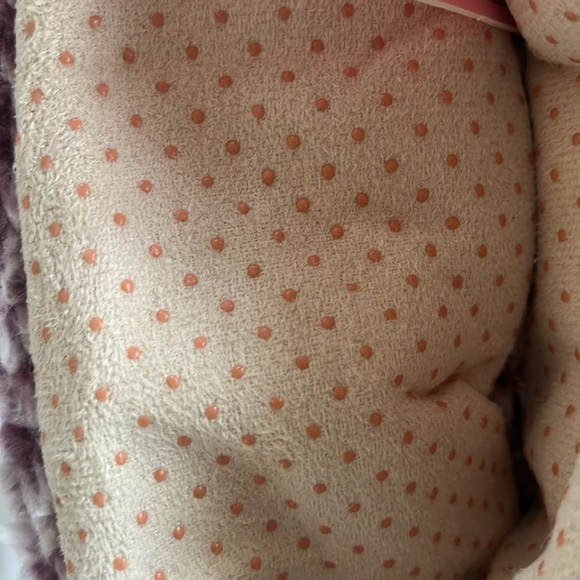 NWT Women’s snuggle feet slippers & two pair of gold medal socks - Picture 4 of 7